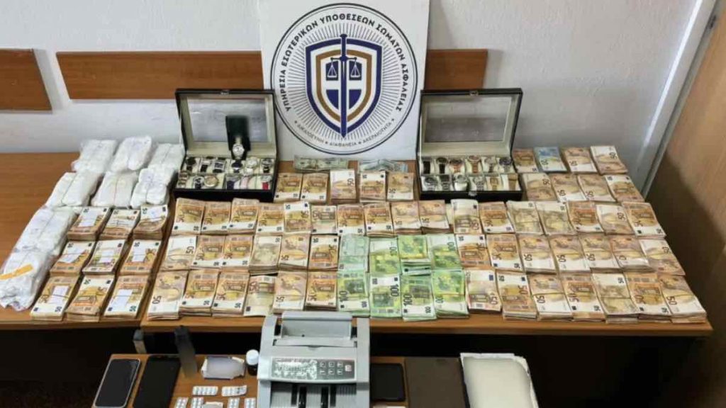 Κύκλωμα εκβιαστών: 12 συλλήψεις Εποπτών Υγείας της Περιφέρειας Αττικής – Όλοι σε αργία