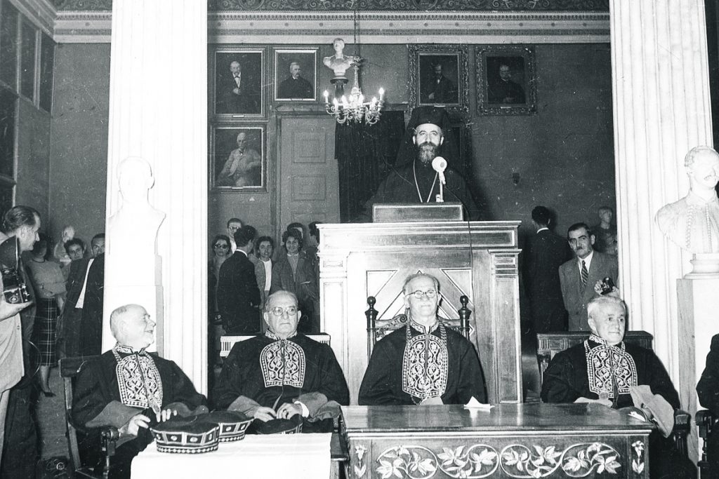 Μακάριος: Εθνάρχης με πτυχίο σε κόκκινο μελάνι