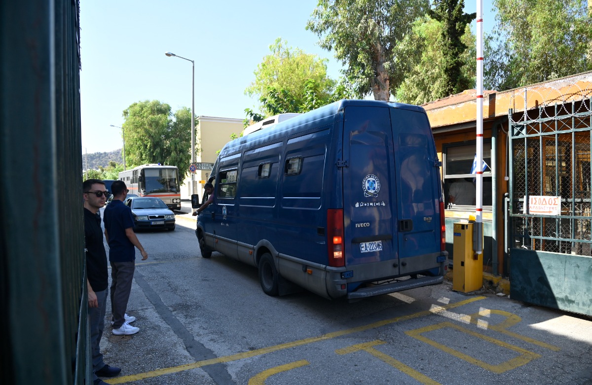 Κύκλωμα εκβιαστών: Βρέθηκαν μεγάλα ποσά – Πού τα έκρυβαν – Οι διάλογοι που έκαψαν τη Νάνσυ