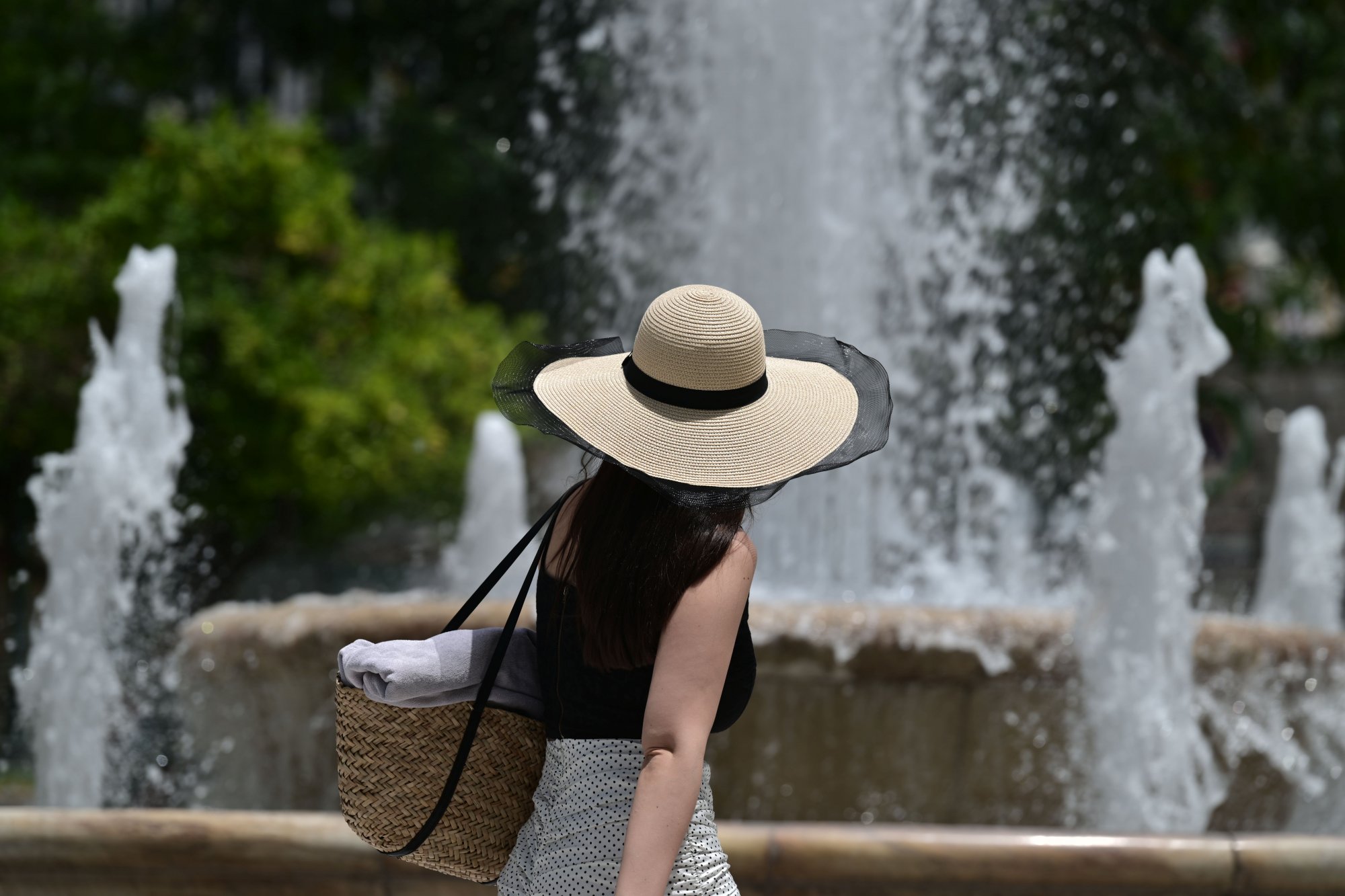 Καιρός: «Καμίνι» η χώρα με 40αρια διαρκείας – Γιατί επιμένει ο καύσωνας