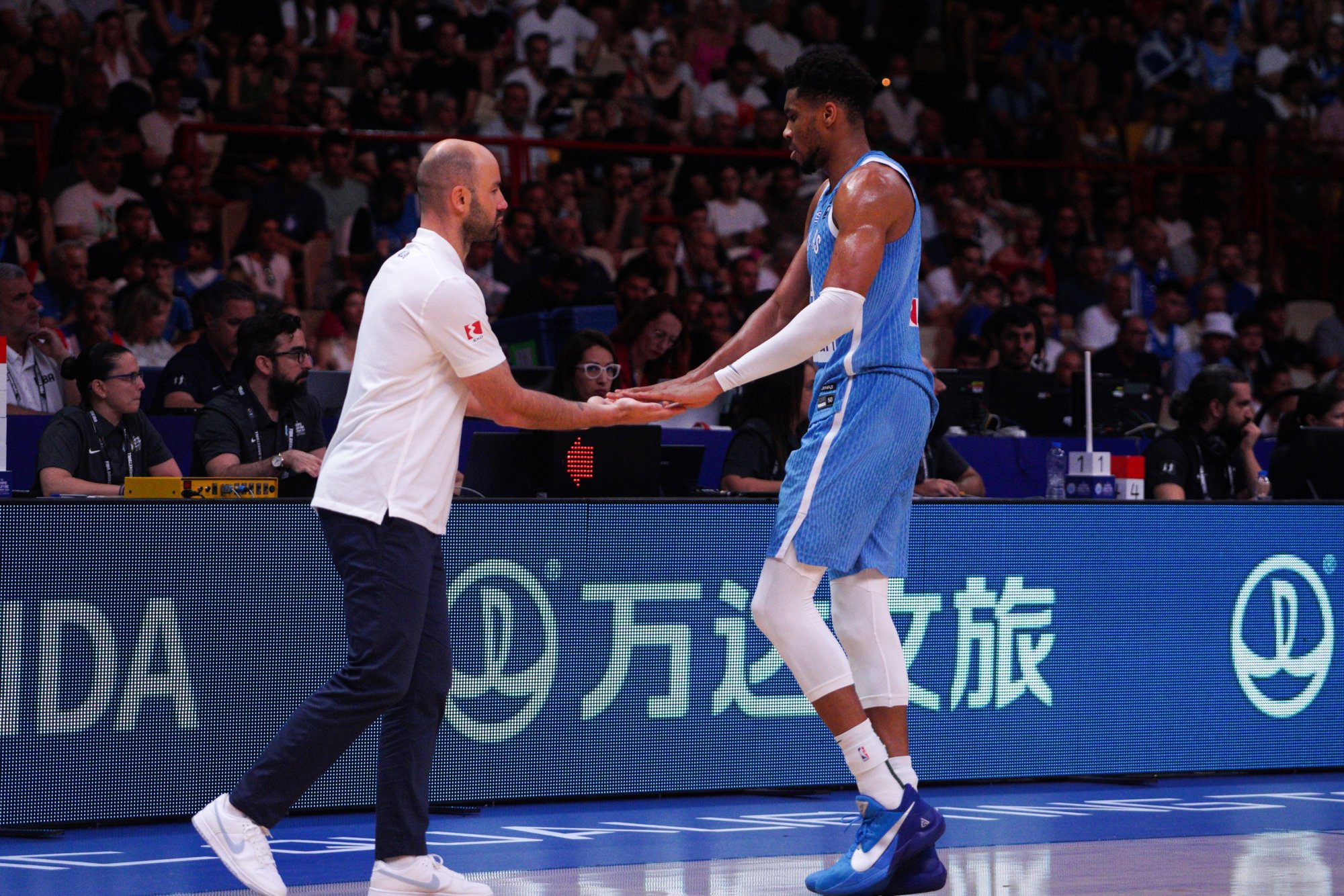 Λιλ και Παρίσι περιμένουν την Εθνική: Από το Last Dance του Σπανούλη στο κλάμα του Αντετοκούνμπο