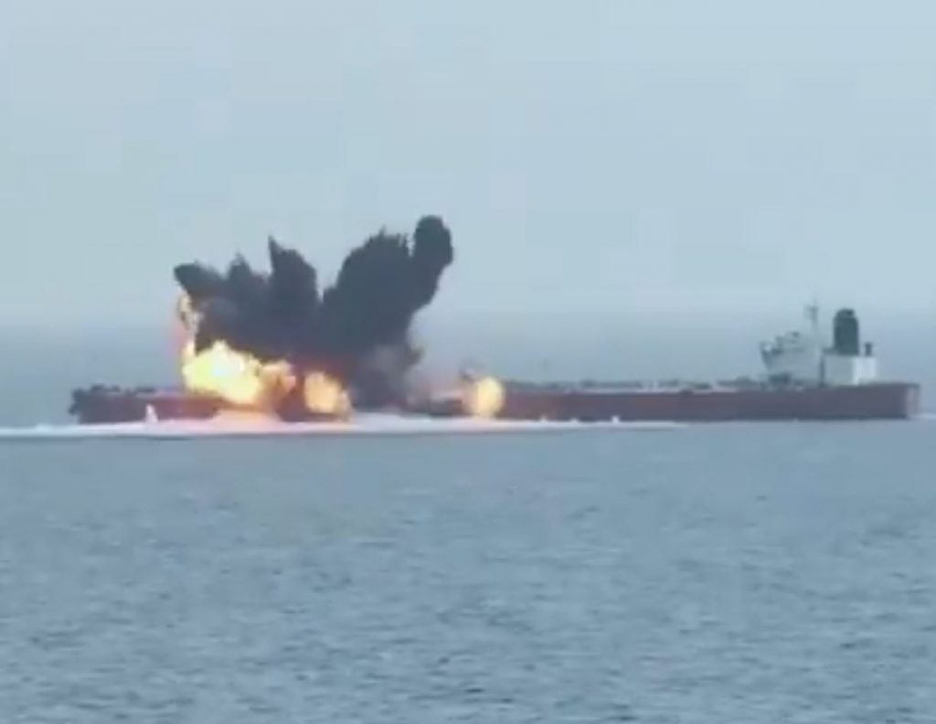 Χούθι: Η στιγμή που πλοίο ελληνικών συμφερόντων δέχεται επίθεση (βίντεο)