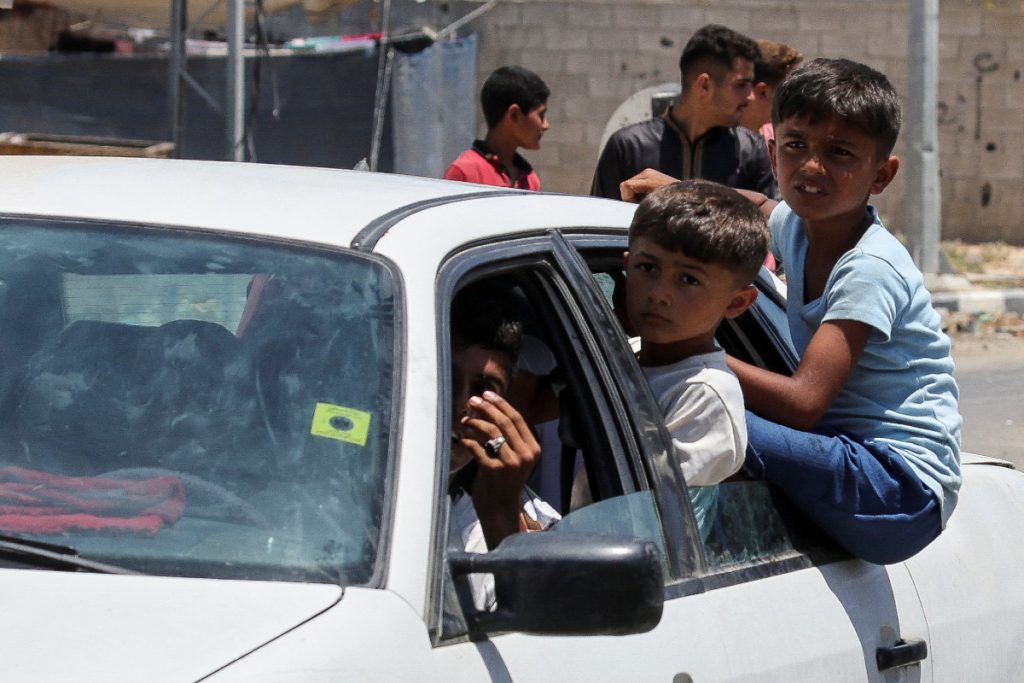 Οι πόλεμοι βυθίζουν περισσότερα παιδιά σε «πολλαπλή κρίση» – Τι δείχνει έκθεση