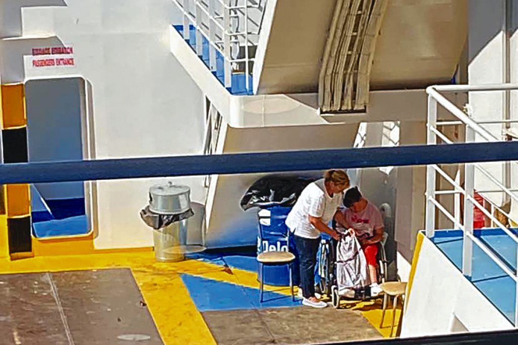 Διακοπές δύο ταχυτήτων: Ο γολγοθάς των ΑμεΑ, προσβλητικές εικόνες