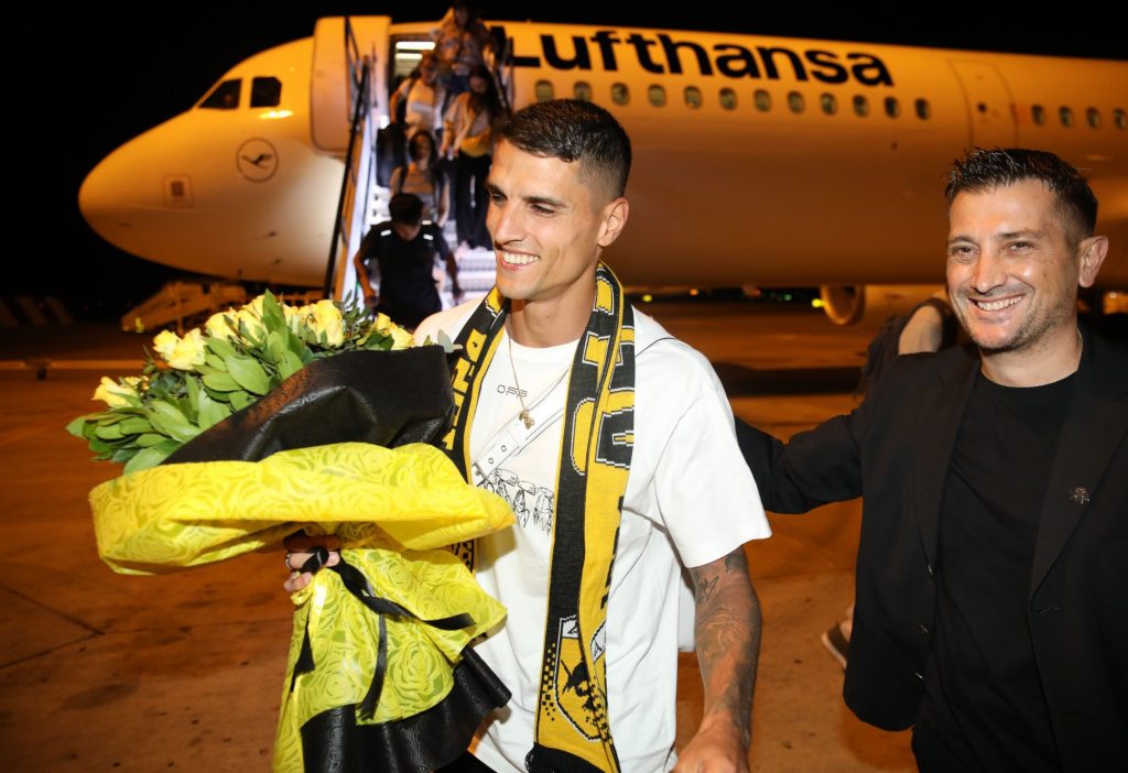 ΑΕΚ: Ήρθε ο Λαμέλα, τον υποδέχθηκαν 2.000 φίλαθλοι