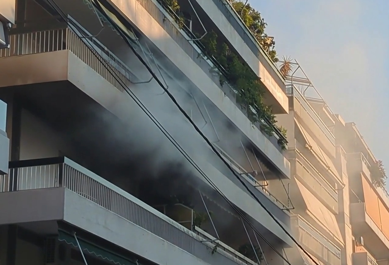 Φωτιά σε διαμέρισμα στη Νέα Σμύρνη – Βρέθηκε απανθρακωμένη γυναίκα