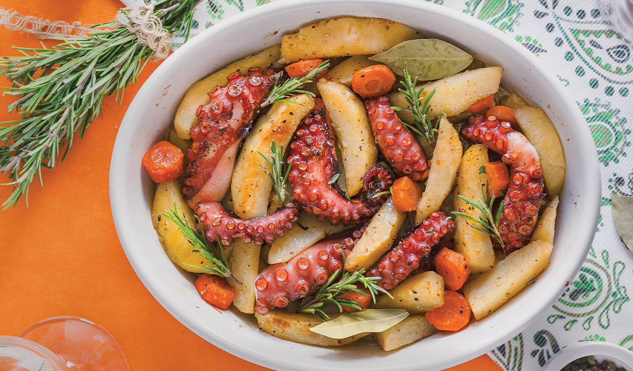 Γευστικό χταπόδι στο φούρνο με πατάτες