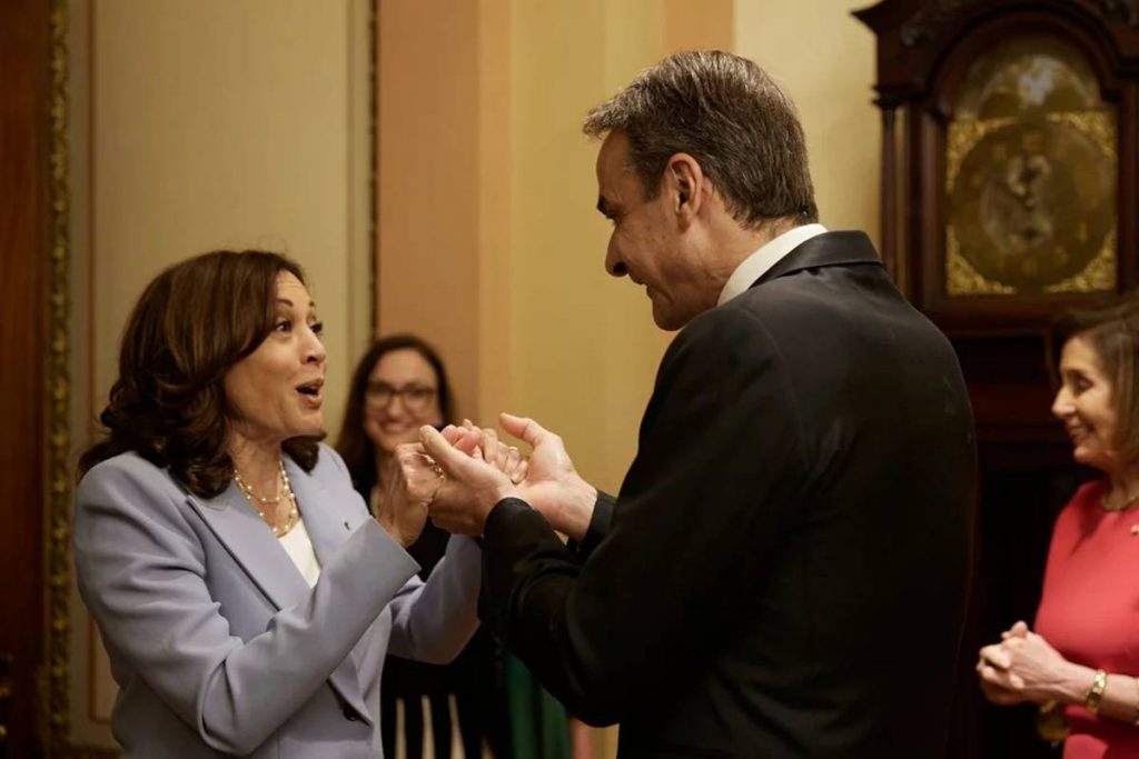 Ο Μπάιντεν φεύγει, η Κάμαλα έρχεται – Τι κερδίζει, τι χάνει η Ελλάδα