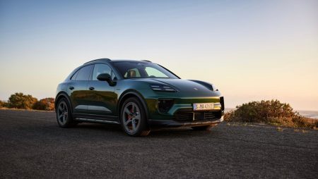 Porsche: Συστήνει νέες, αμιγώς ηλεκτρικές εκδόσεις του πολυτελούς, αυθεντικά σπορ Macan