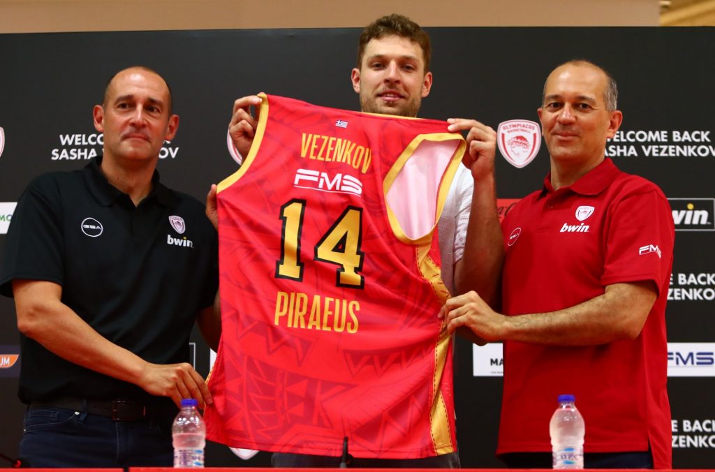 Σάσα Βεζένκοφ: Χαμός στην παρουσίαση – «Δεν μ’ απασχολούν τα ποσά»