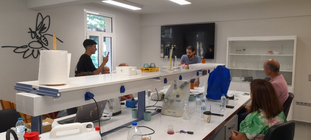 Εκπαιδευόμενοι Μελισσοκόμοι από την Ελασσόνα στο Πανεπιστήμιο Θεσσαλίας