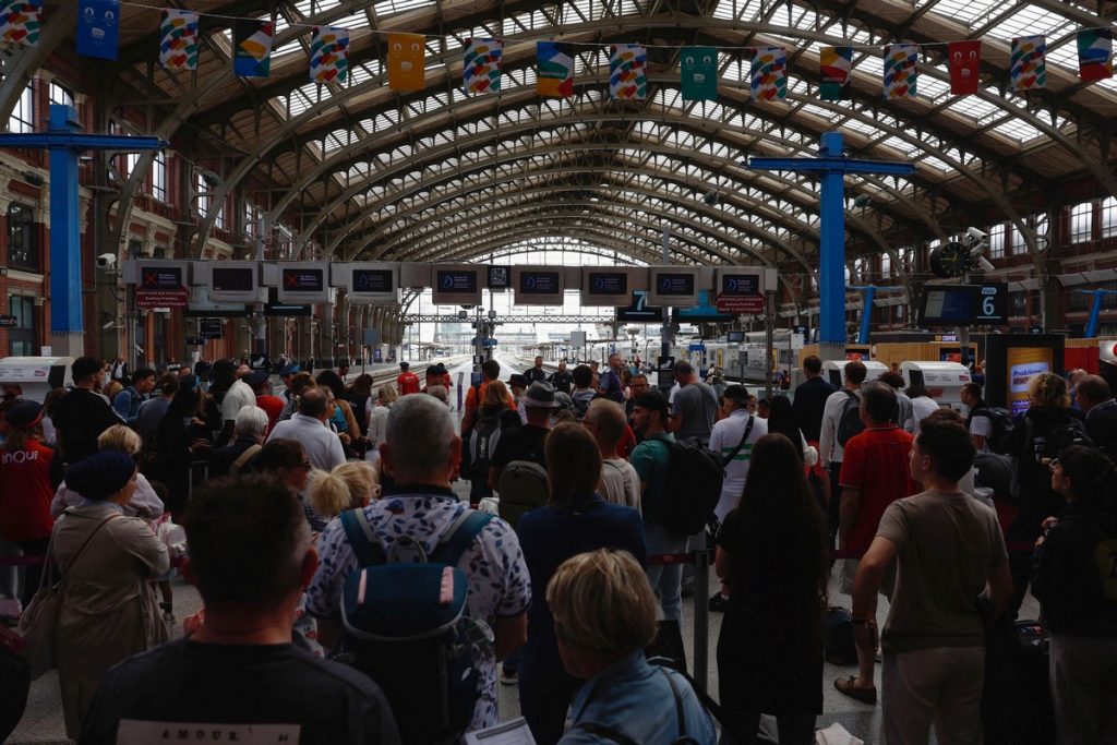 Παρίσι: Τι προκάλεσε το χάος στα τρένα – Τα τρία σενάρια που εξετάζονται