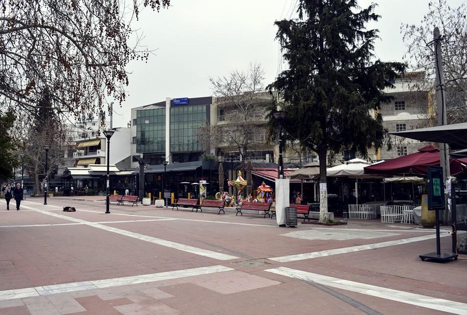 Τέλος στην άναρχη ανάπτυξη τραπεζοκαθισμάτων στην Πλατεία Ευόσμου