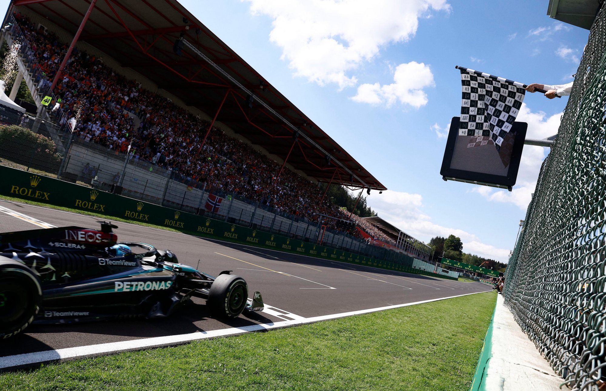 Formula 1: Άνω κάτω το GP Βελγίου, άρπαξαν τη νίκη από τον Ράσελ