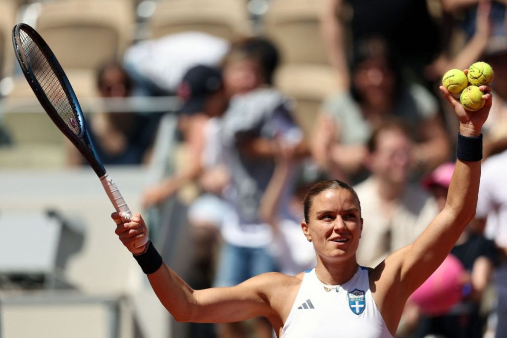 Ολυμπιακοί Αγώνες: Η Σάκκαρη «διέλυσε» την Κόβινιτς – Στις κερκίδες ο πρωθυπουργός