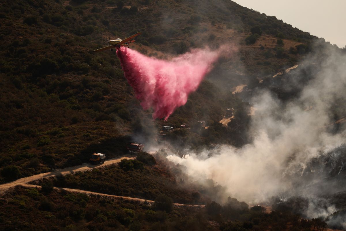 Εύβοια: Διάσπαρτες οι εστίες – Τραυματίστηκε κι άλλος πυροσβέστης