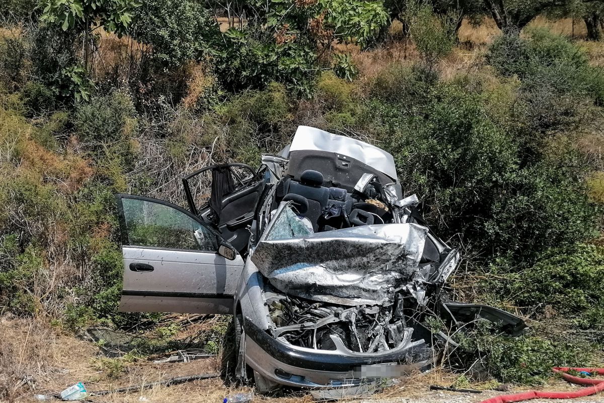 Καβάλα: Αυτοκίνητο προσγειώθηκε σε αυλή σπιτιού