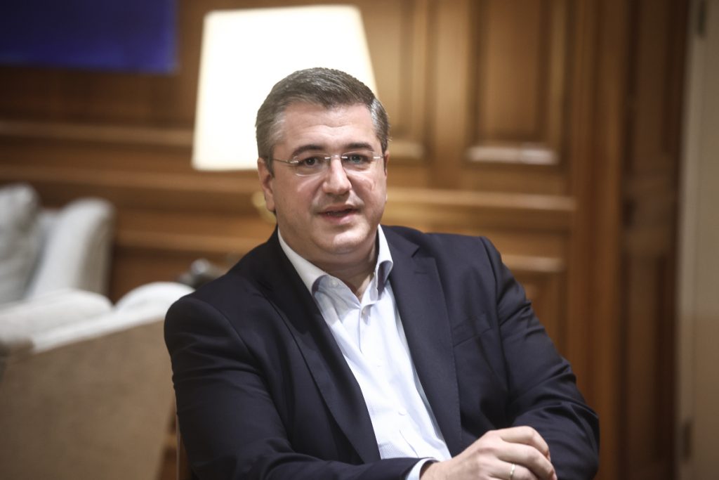 Tζιτζικώστας: «Άψογη» η ελληνική κυβέρνηση στο ευρωπαϊκό action plan για τη «διόρθωση» των ελληνικών σιδηροδρόμων