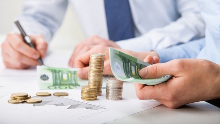 Πώς θα γλιτώσετε έως και 5.000€ σε καταναλωτικά δάνεια και κάρτες