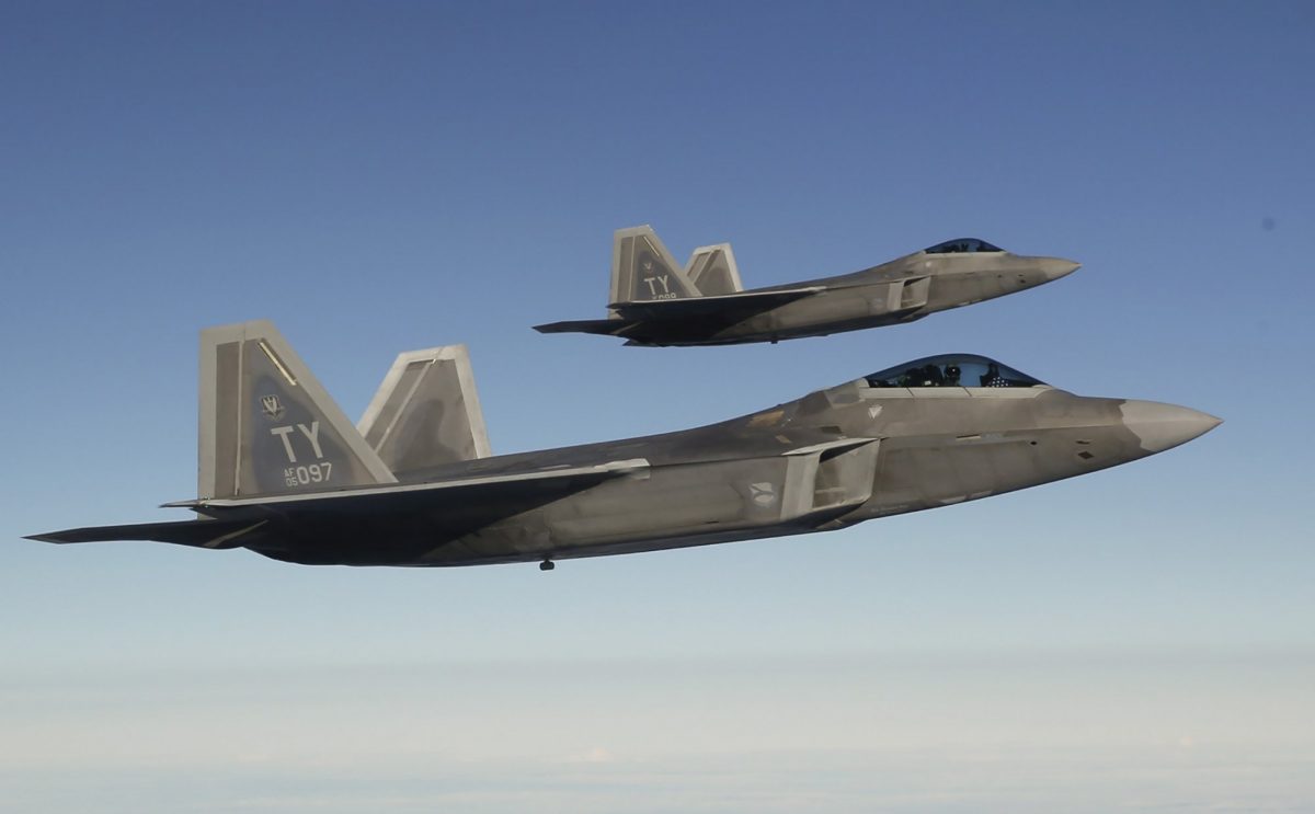Μαχητικά F-22 Raptor ενισχύουν την αμερικανική δύναμη στη Μέση Ανατολή Μαχητικά F-22 Raptor ενισχύουν την αμερικανική δύναμη στη Μέση Ανατολή