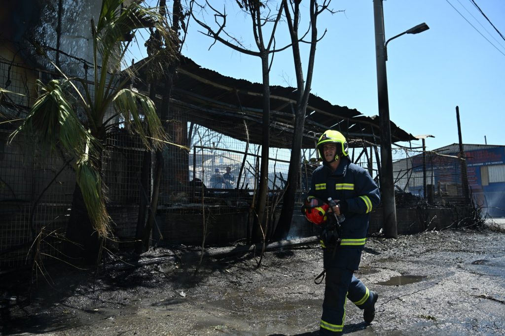 Υπό μερικό έλεγχο η φωτιά στη Λήμνο
