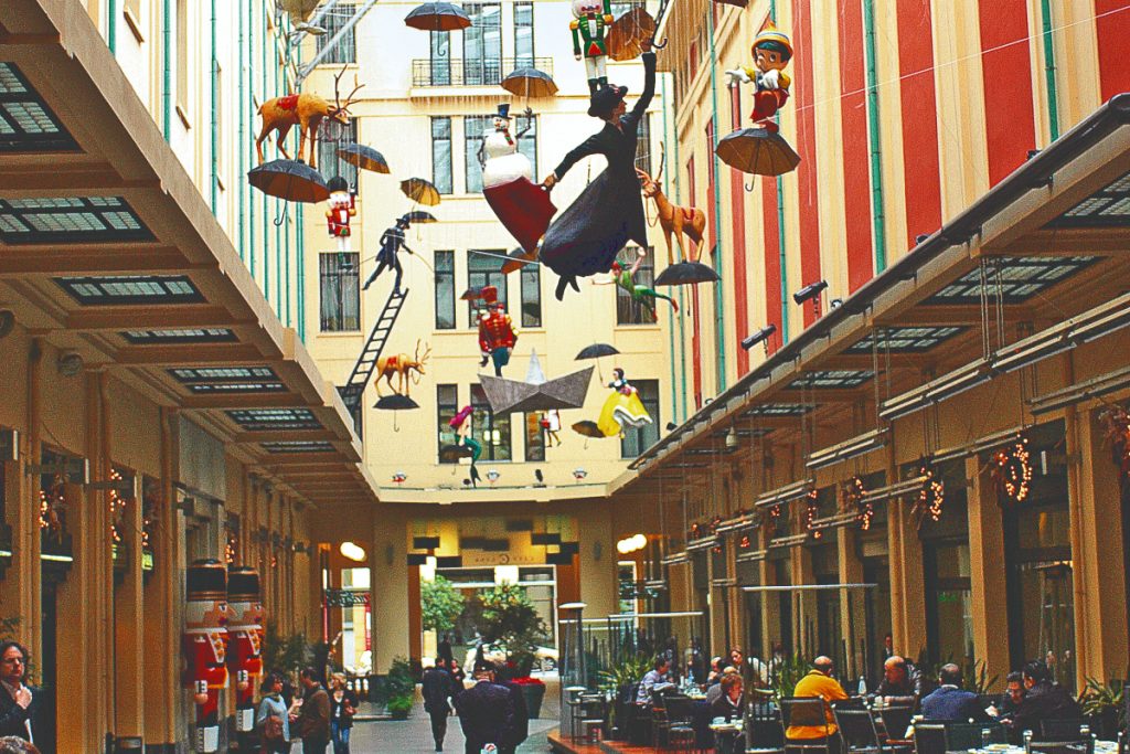 Πώς ξαναζωντανεύουν οι ιστορικές στοές της Αθήνας