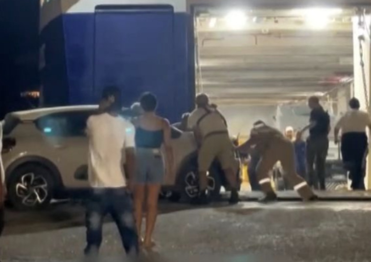 Άνδρος: «Επιβιβαστήκαμε λες και είμαστε φαντάροι» – Τι λέει επιβάτιδα του πλοίου