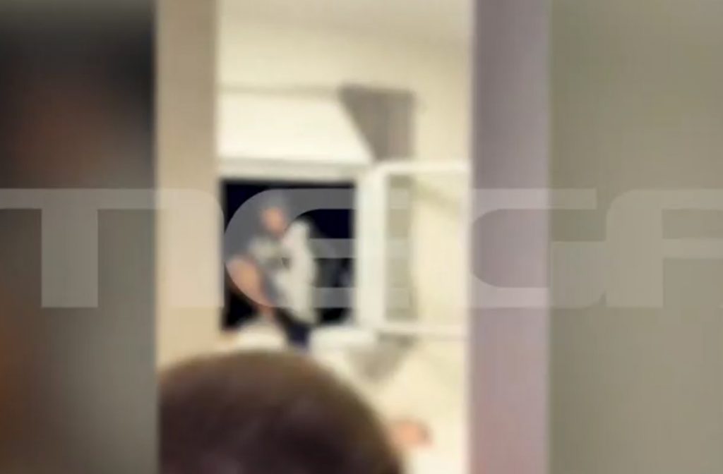 Κορινθία: Μάχη με ληστές έδωσε οικογένεια τουριστών – Έσπασαν τα παράθυρα με ξύλα και φτυάρια