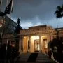 Οι μικρομεσαίοι και ο Χότζας