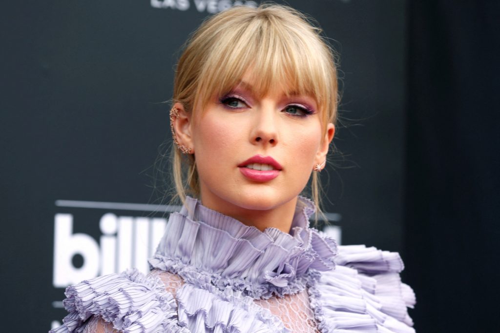 Taylor Swift: Δωρεά ύψους 1 εκατ. δολαρίων στη Feeding America