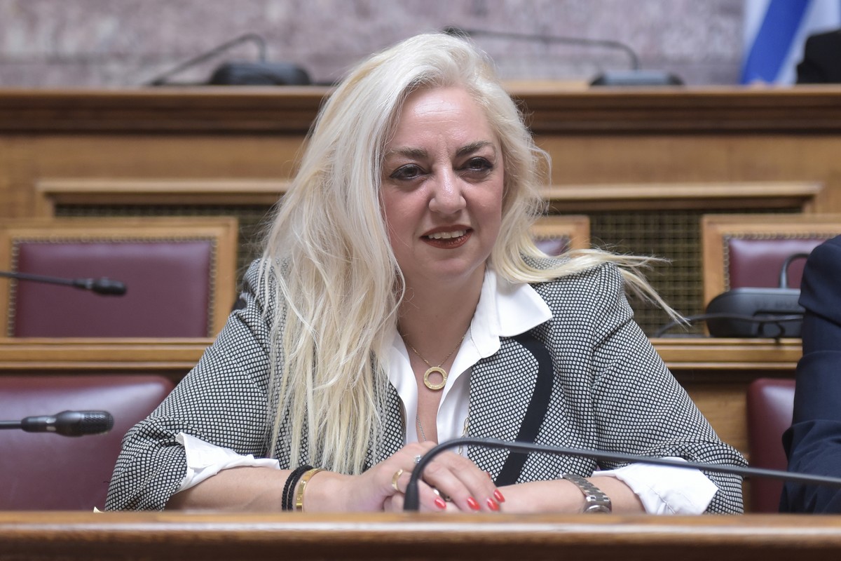 Βουλή: Νέα Συνήγορος του Καταναλωτή η Άννα Στρατινάκη