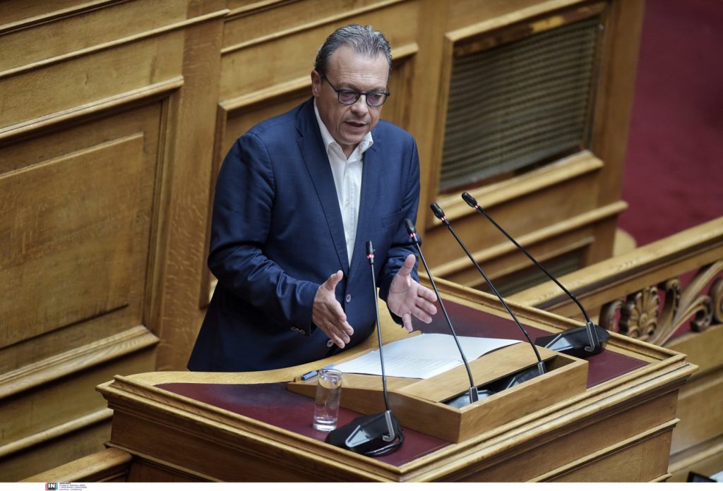 Φάμελλος για Αυγή και Κόκκινο: Αναγκαιότητα η ύπαρξη των μέσων