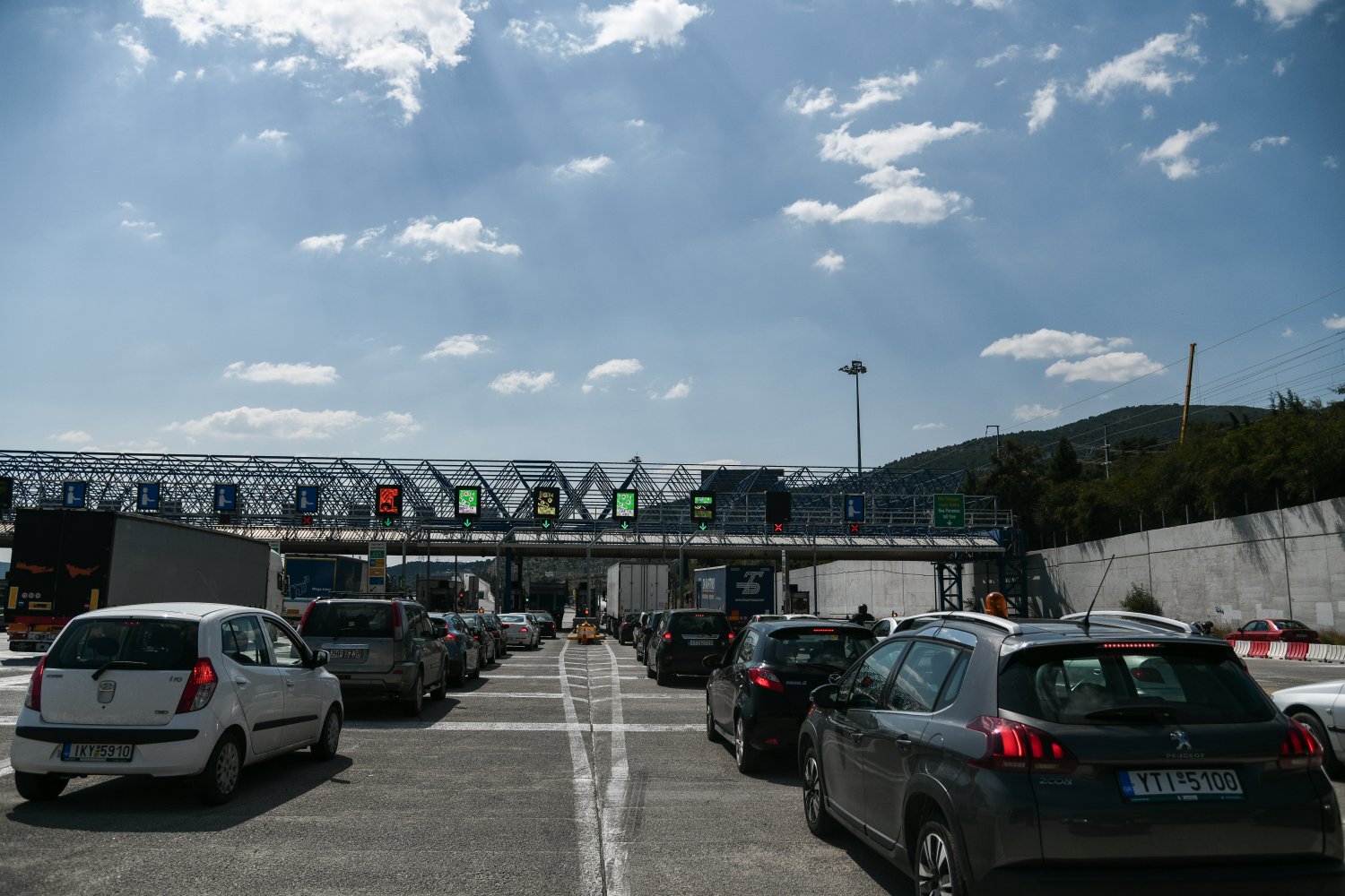 Διακοπές Αυγούστου: Εκατοντάδες χιλιάδες έφυγαν μέσα σε δύο μέρες