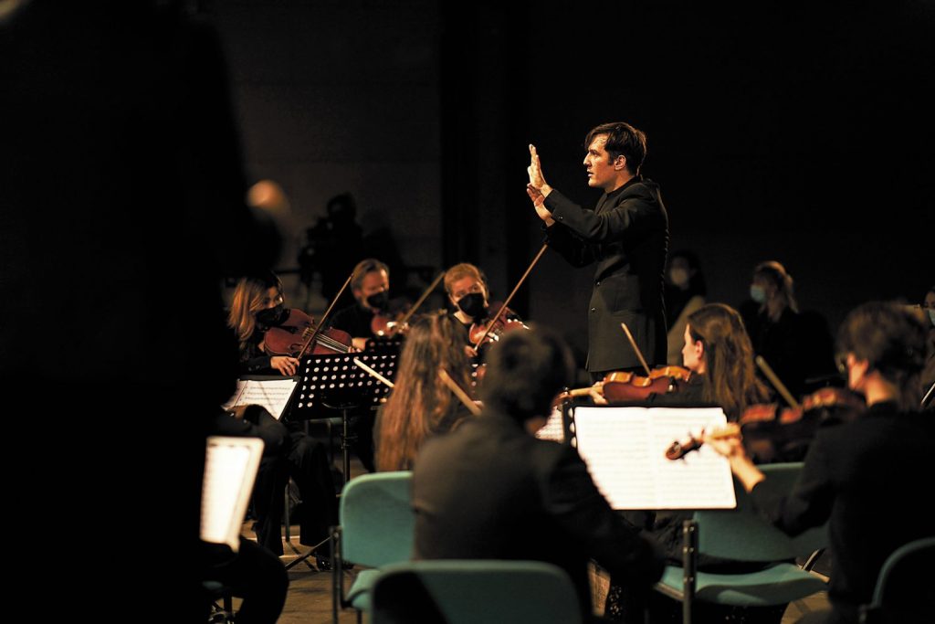 Γιώργος Ζιάβρας: «Ο ”Κουρέας της Σεβίλλης” είναι σαν… ελληνική ταινία»