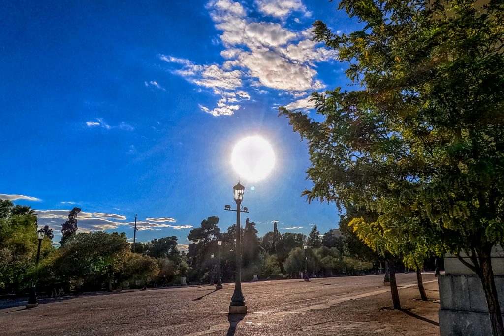 Καιρός: Μεγάλη εβδομάδα με ζέστη και βροχές – Οι δύο ημέρες με τα «περισσότερα φαινόμενα»