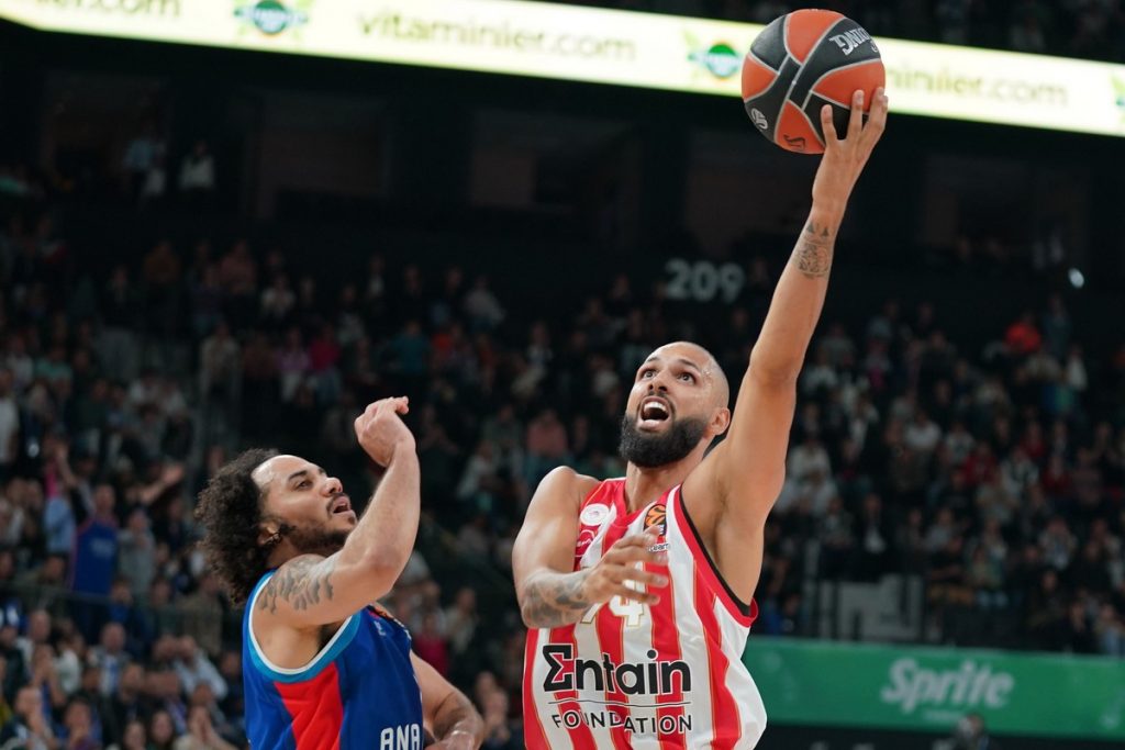 Ολυμπιακός: Άρρωστος ο Φουρνιέ, στο νοσοκομείο ο Ράιτ