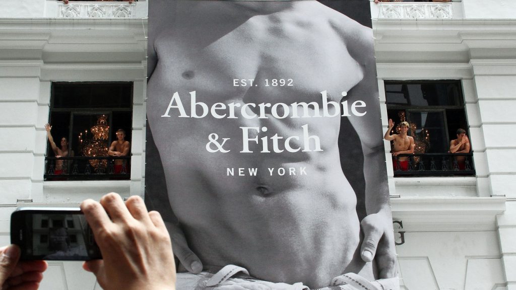 Abercrombie & Fitch: Ο Μάικ Τζέφρις και η αμαρτία της ομορφιάς