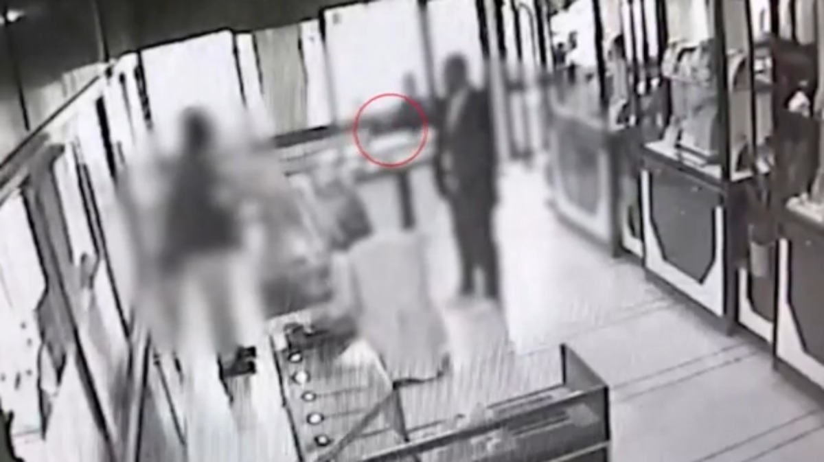 Με Porsche και κοστούμι έκλεβε κοσμηματοπωλεία – Συνελήφθη 44χρονος