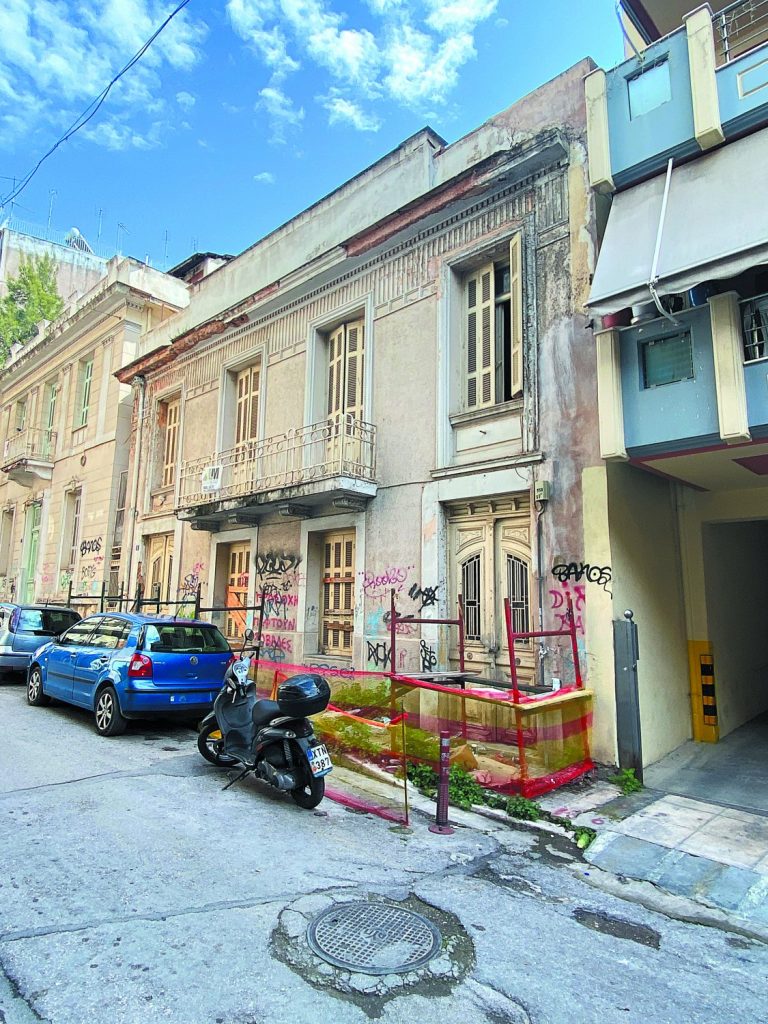 «Γκρεμίζεται» ο Μεσοπόλεμος, χάνεται η μνήμη της Αθήνας