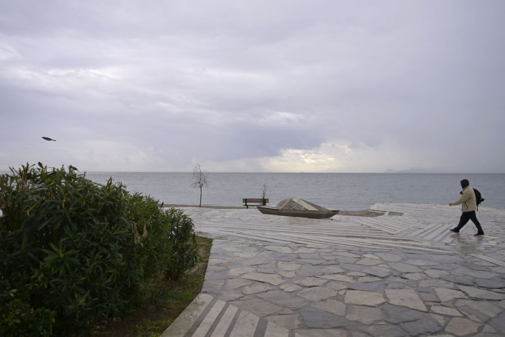 Καιρός: Ισχυρές καταιγίδες και χιόνια προ των πυλών – Έρχεται έκτακτο δελτίο ΕΜΥ