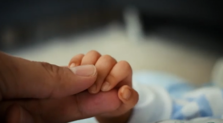 Πάτρα: Μυστήριο με θάνατο βρέφους το 2013 – Εξετάζεται το έγκλημα