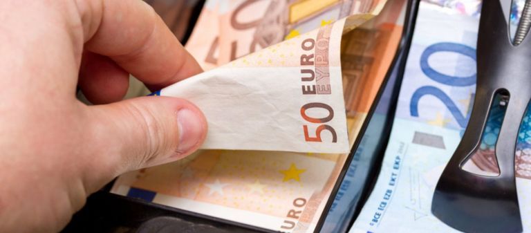 Οικονομική Ενίσχυση 400 ευρώ σε 2,2 εκατ. δικαιούχους – Πότε θα καταβληθεί | Επικαιρότητα στο LivePress.gr