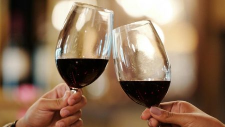 Δασμοί Τραμπ: Δημιουργούν «πονοκέφαλο» σε ευρωπαϊκά κρασιά και αμερικανούς εισαγωγείς