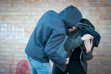 Βία ανηλίκων: Χιλιάδες παιδιά στα Επείγοντα – Οι συμβουλές των ψυχολόγων