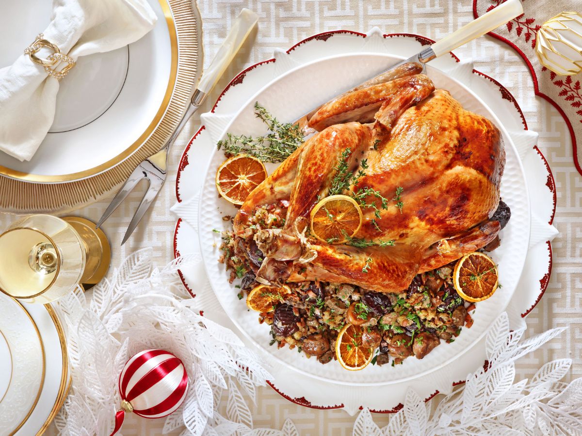 Γαλοπούλα γεμιστή με δαμάσκηνα και κάστανα