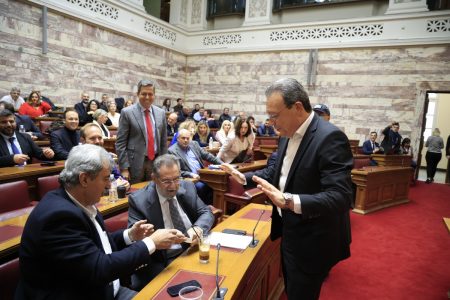 Ο ΣΥΡΙΖΑ θα ψηφίσει τις αμυντικές δαπάνες στον προϋπολογισμό