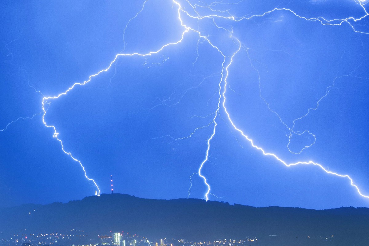 Καιρός: Από τα 38άρια στην ψυχρή λίμνη, τα καμπανάκια του Μαρουσάκη για έξι περιοχές