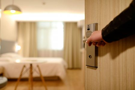 Διακοπές: Γιατί οι τουρίστες «κόβουν» τις μισές μέρες στην Ελλάδα