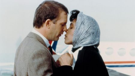 Ο σωματοφύλακας της Whitney Houston εξομολογείται: «Μπήκα στον πειρασμό να τα παρατήσω όλα για εκείνη»