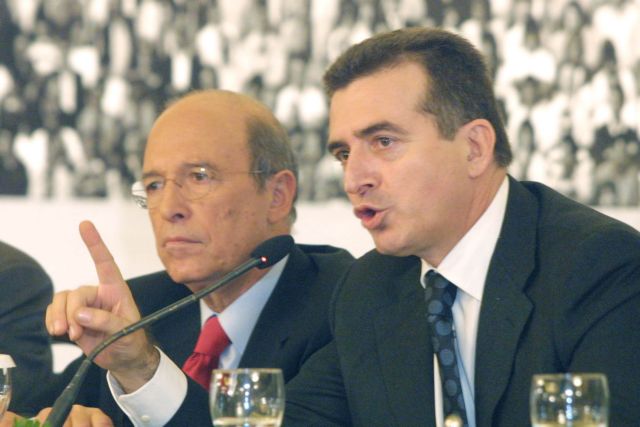 Το αντίο Χρυσοχοΐδη στον «μέντορά του» Κ. Σημίτη: «Σταθμός στην εθνική μας διαδρομή» Το αντίο Χρυσοχοΐδη στον «μέντορά του» Κ. Σημίτη: «Σταθμός στην εθνική μας διαδρομή»